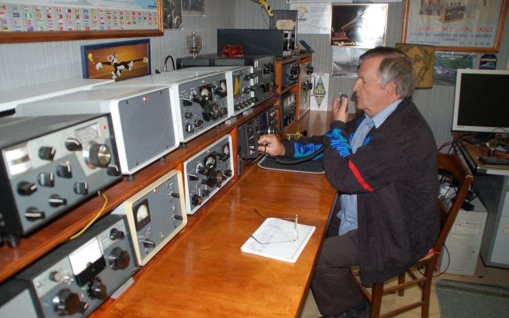 alain mesnier dialogue en direct avec la tour eiffel le reve de tout radioamateur bphoto cl p